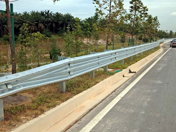 highway guardrail installation